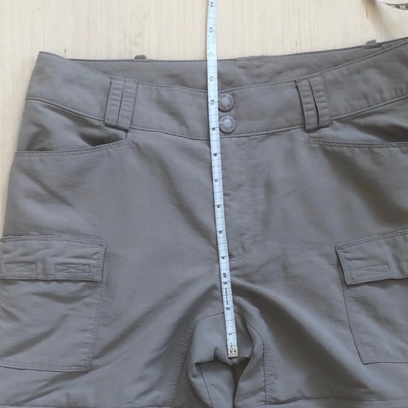 Tan North Face convertible pants. Size US 8. - Picture 13 of 13